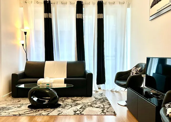 Champs Elysees Apartment 4