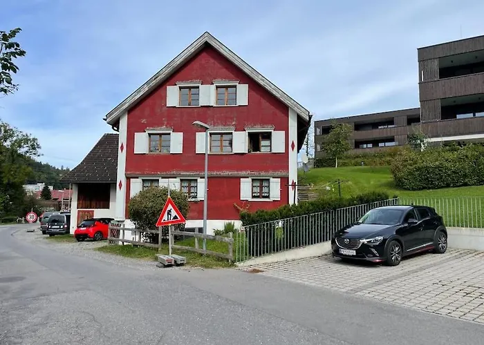 Neu renoviertes 2Zi Appartment im DG
