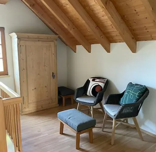 Neu renoviertes 2Zi Appartment im DG