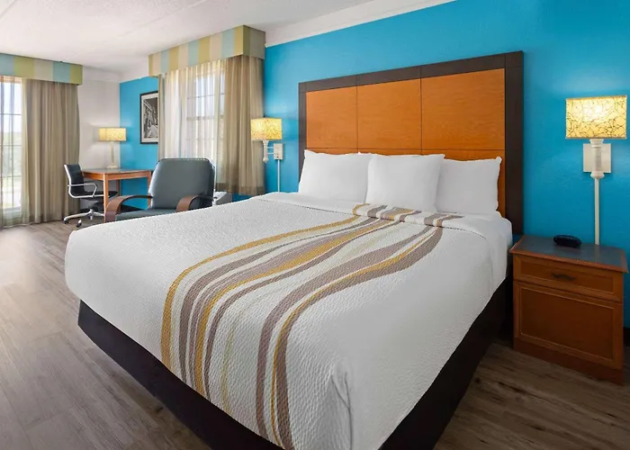 La Quinta Inn By Wyndham Pittsburgh Airport