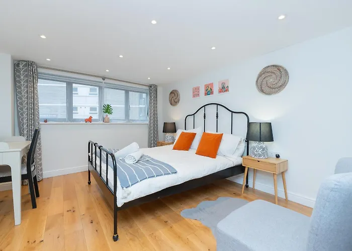 The Old Wire Factory, Unique Central 2-Bedroom Apartment