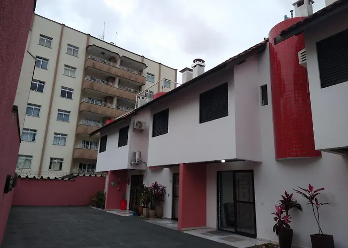Triplex White em Caiobá-Matinhos-Pr a 200 mt do mar