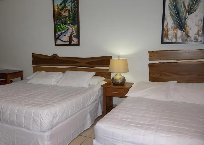 Hotel León Inn