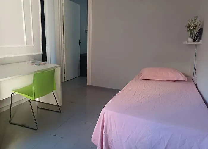 Apto Simples,3Min Centro, 3 Min Da Unimed Com Wifi