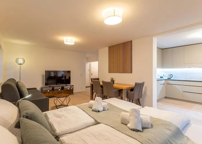 Jasminkas Host 2, Ruhig, City und Naturnah, Gratis Parkplatz und Balkon