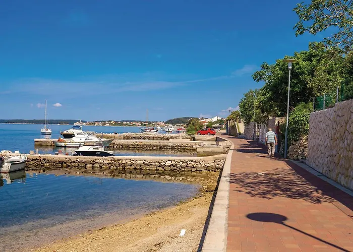 Cozy Apartment In Barbat-Rab With Wifi
