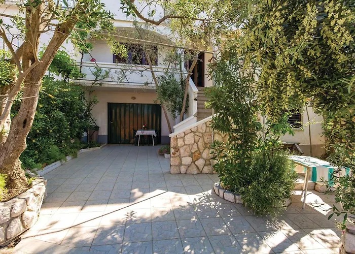 Cozy Apartment In Barbat-Rab With Wifi