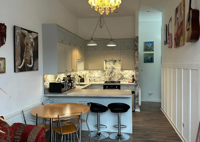 Stunning 2 Bedroom Apartment
