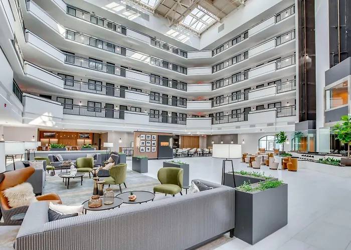 Embassy Suites By Hilton Louisville East