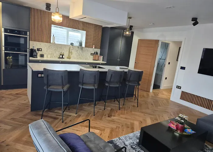 Newly Renovated Flat With Parking Space