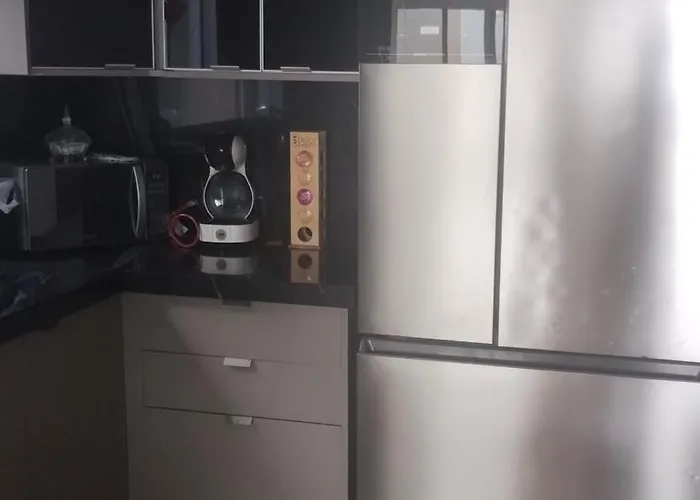 Quarto com ar e banheiro estacionamento e Wi-Fi