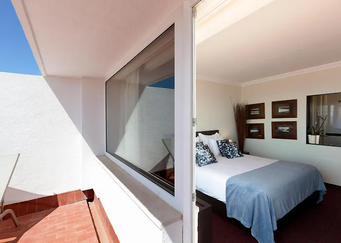 Carcavelos Beach Hotel