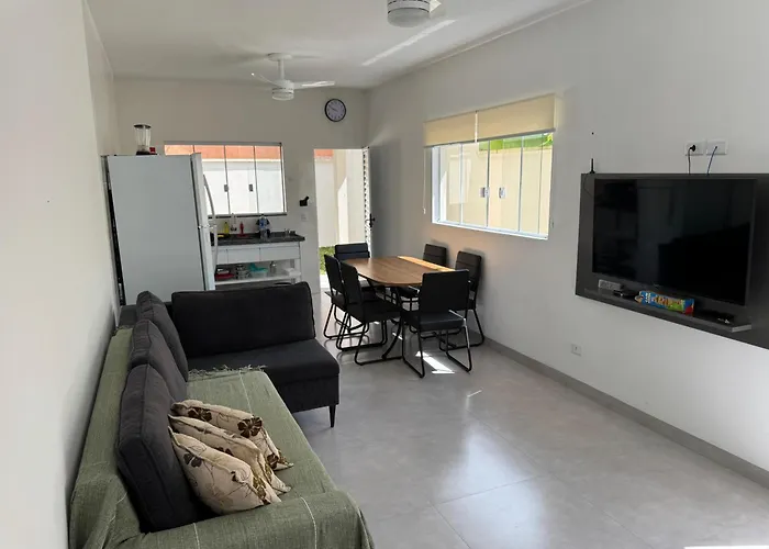 Casa nova térrea familiar com ar condicionado e estacionamento em Cananeia