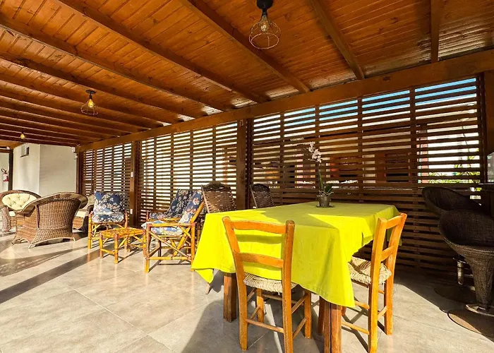 Atlantida Johsil Hotel