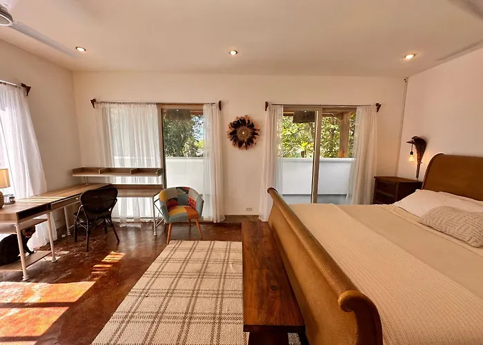 Curiol Boutique Hotel & Lounge