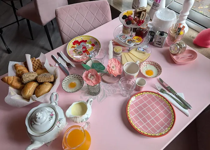 Pink Hotel B&B Lela
