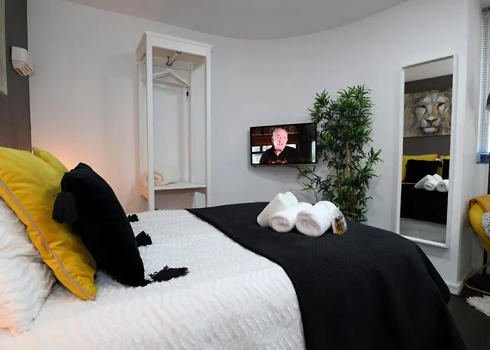 Crescent Apartment