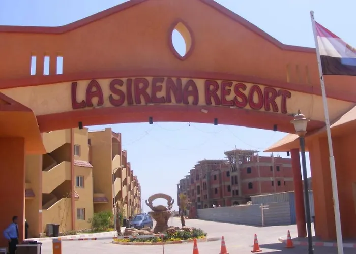 La Sirena Double Room With Mountain View, Families And Couples Only, Extra Of 200 Egyptian Pounds Per Adult Person Per Stay ,To Be Paid To The Resort