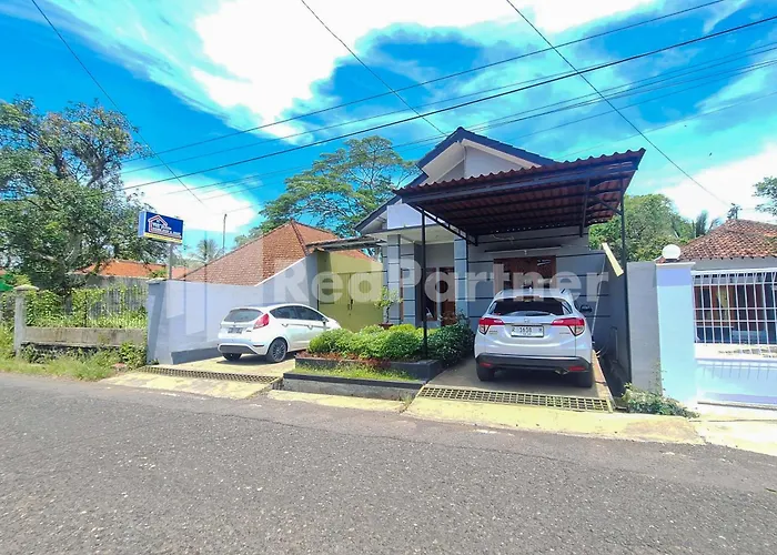 Vins Homestay Kroya Mitra Reddoorz