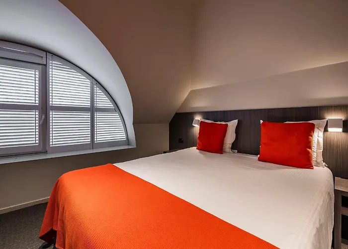 Square Hotel