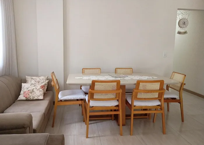 Amplo apartamento para aluguel diário numa das melhores praias de SC.