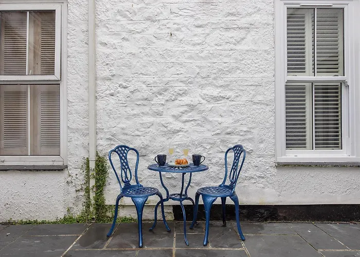 St Ives Apartment Less Than 5 Minutes Walk To Beach Parking Available