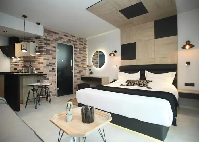 Athinais Luxury Apartments