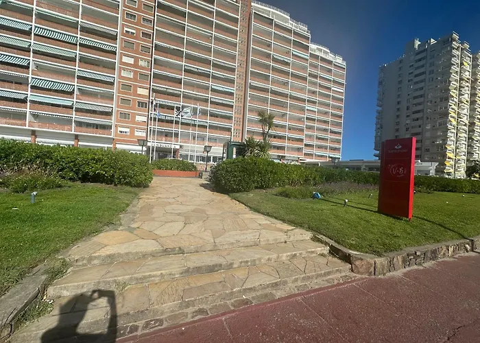 Frente Al Mar Servicio De Playa Playa Mansa A Pasos De Gorlero Y Puerto Garage Limpieza Diaria