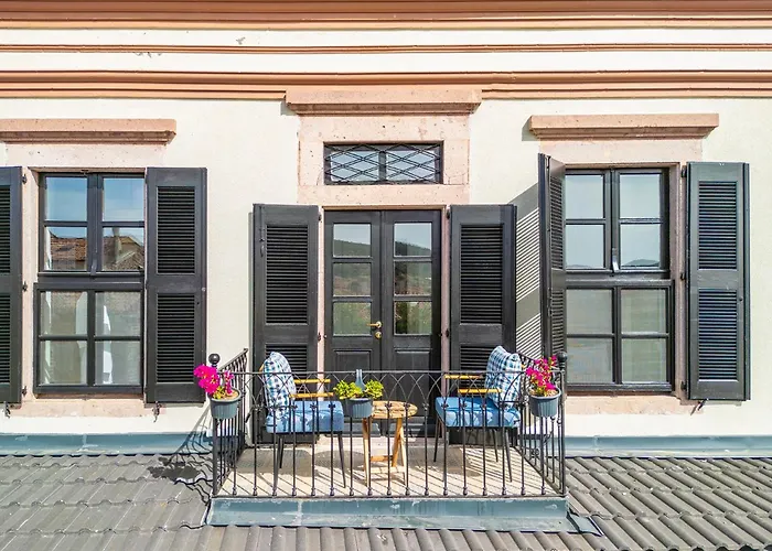 Siyah Lale Cunda 1841 (Adults Only)