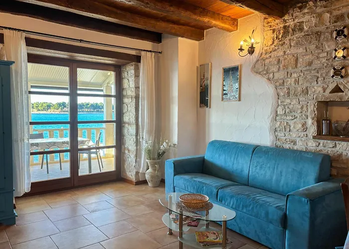 City Center Coastal Escape - Apartments With Sea View Or Cozy Room