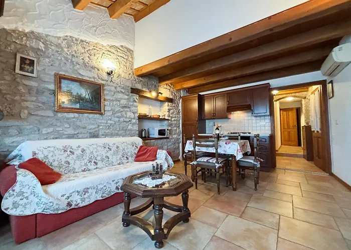 City Center Coastal Escape - Apartments With Sea View Or Cozy Room