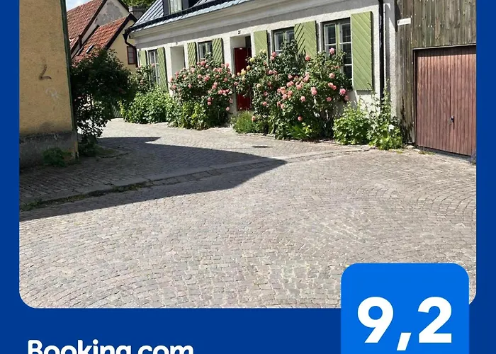 Bjoernnaestet Med Havsutsikt Innanfoer Murarna