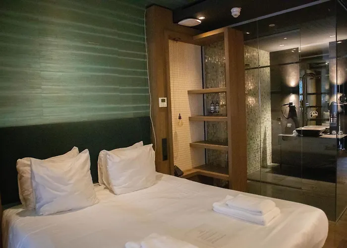 Manzo'S Suites