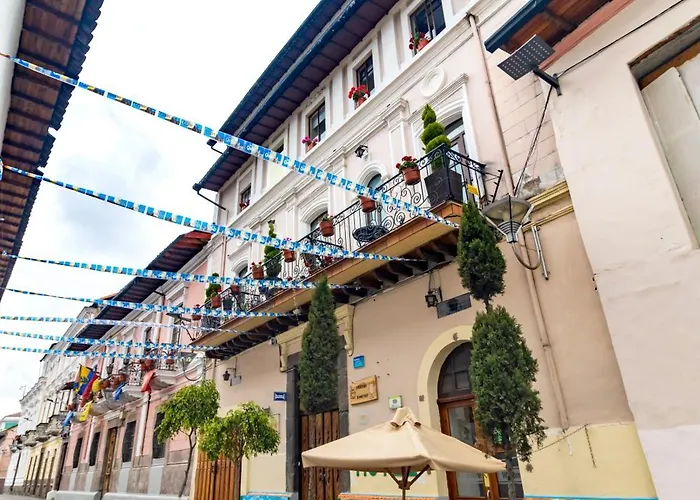 Friends Hotel & Rooftop - Historic Center & Museums