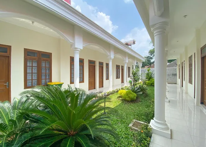 Urbanview Raden Mansion Jember