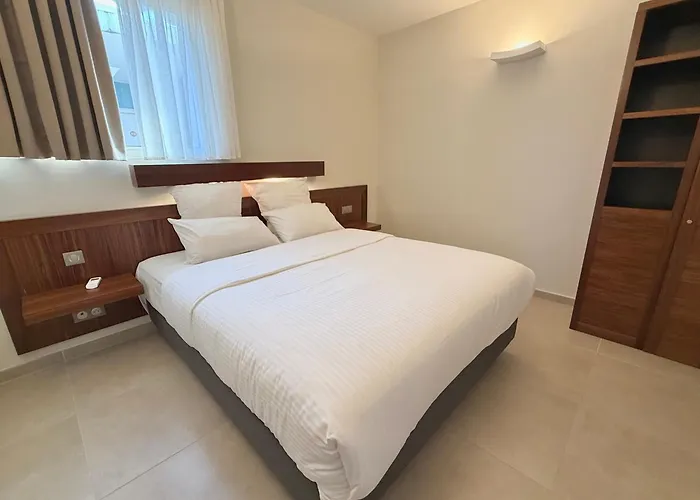 Courbaril Hotel