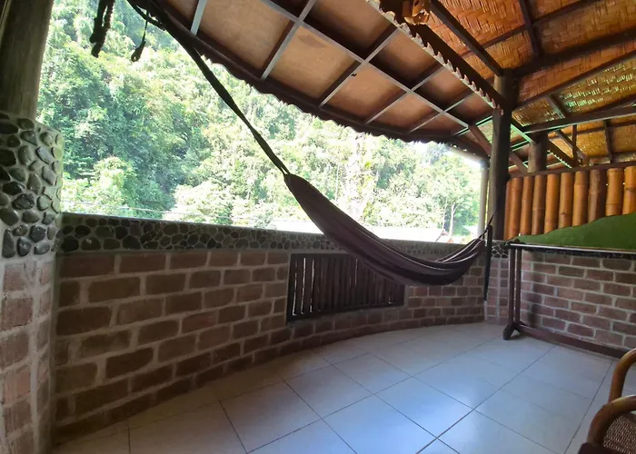 Sam'S Bungalows And Treks