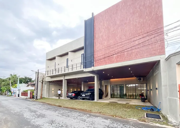 Urbanview Tigatuju Living Blitar