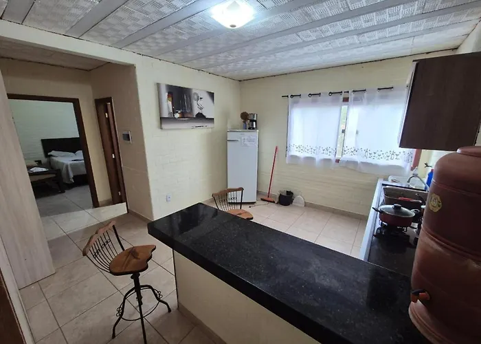 Flat na área central de Valadares Com AR garagem wifi cozinha completa para grupos ou casais