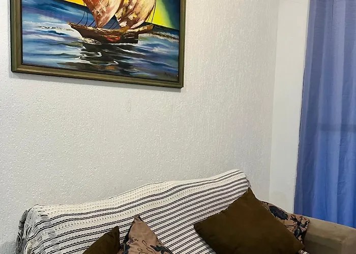 Casa com salão de festas 7km da praia