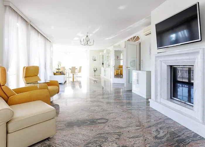 Luxury Villa With Indoor Pool, Jacuzzi, Sauna & Breathtaking City View