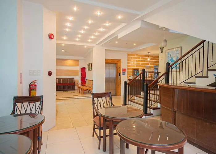 Oyo 210 Apple Tree Suites