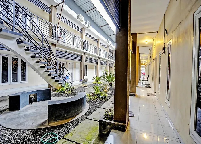 Oyo Life 92190 Arya Guest House