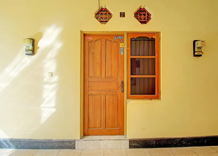 Oyo Life 92954 Shanti Kost