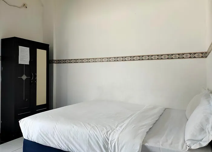 Oyo 93412 Kost Irma Syariah Near Uptd Smp Negeri 8 Parepare