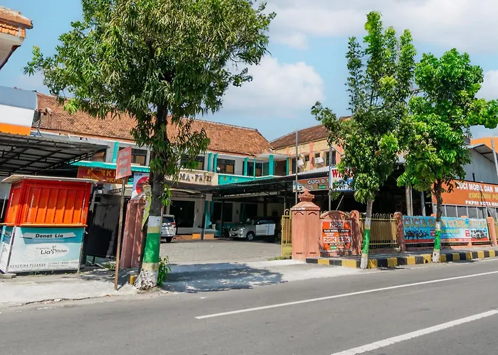 Hotel O Central Madiun Near Stasiun Kota Madiun