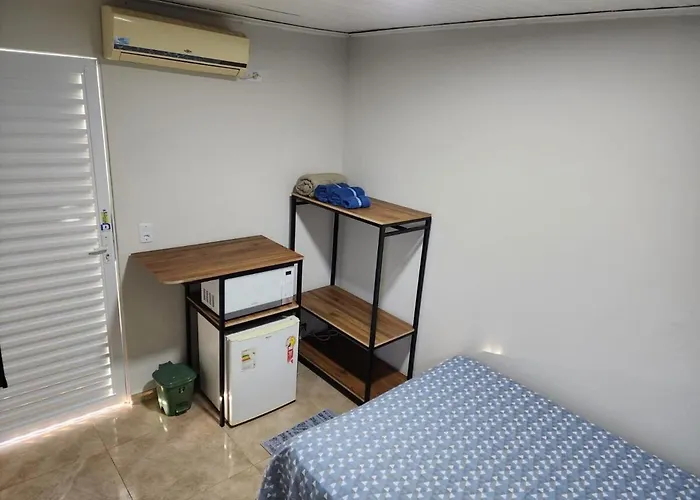 Quarto mobiliado em Lins