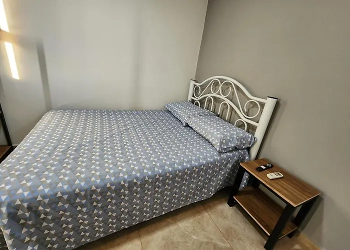 Quarto mobiliado em Lins