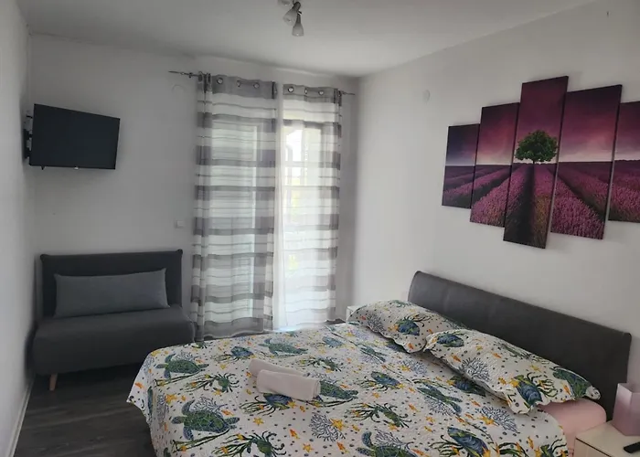 Oleander Apartment 2 In Pakostane