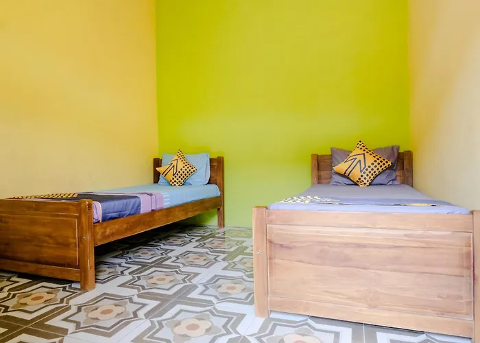 Hotel O Ilyasa Family